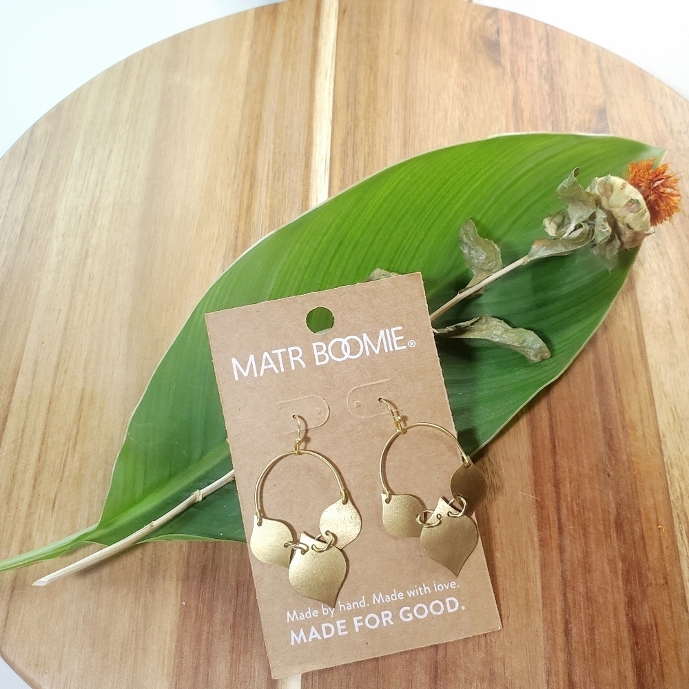 MATR BOOMIE Chameli Leaf Drop Earrings Gold Tone NWT - Picture 2 of 4